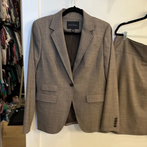 Banana Republic Brown Blazer and Skirt Set - Picture 2 of 8